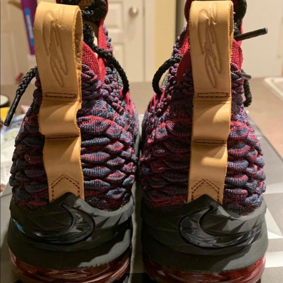 LEBRON XV - Picture 4 of 6